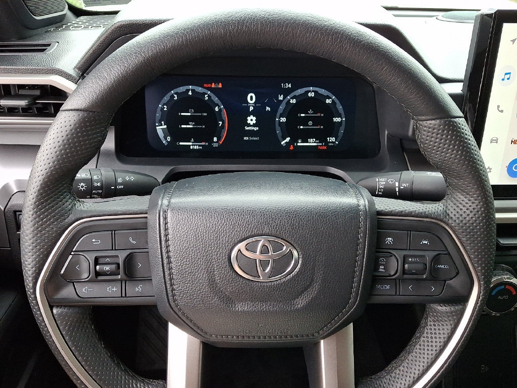 Used 2024 Toyota Tacoma TRD Sport w/ TRD Sport Upgrade Package AWD/4WD image 18