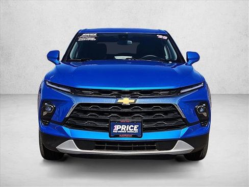Used 2025 Chevrolet Blazer LT AWD/4WD image 2