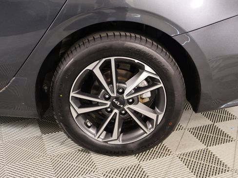 Used 2024 Kia Forte LXS w/ LXS Technology Package FWD image 17