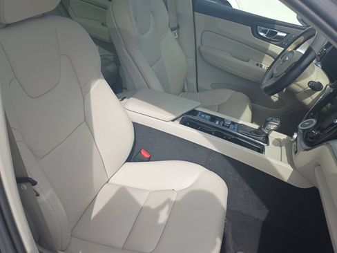 Used 2018 Volvo XC60 T5 Momentum w/ Convenience Package AWD/4WD image 8