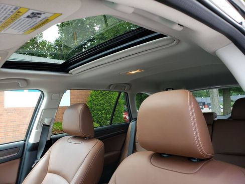 Used 2019 Subaru Outback 2.5i Touring w/ Popular Package #3A AWD/4WD image 10