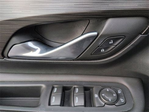 Used 2023 GMC Terrain SLE w/ Driver Convenience Package image 16