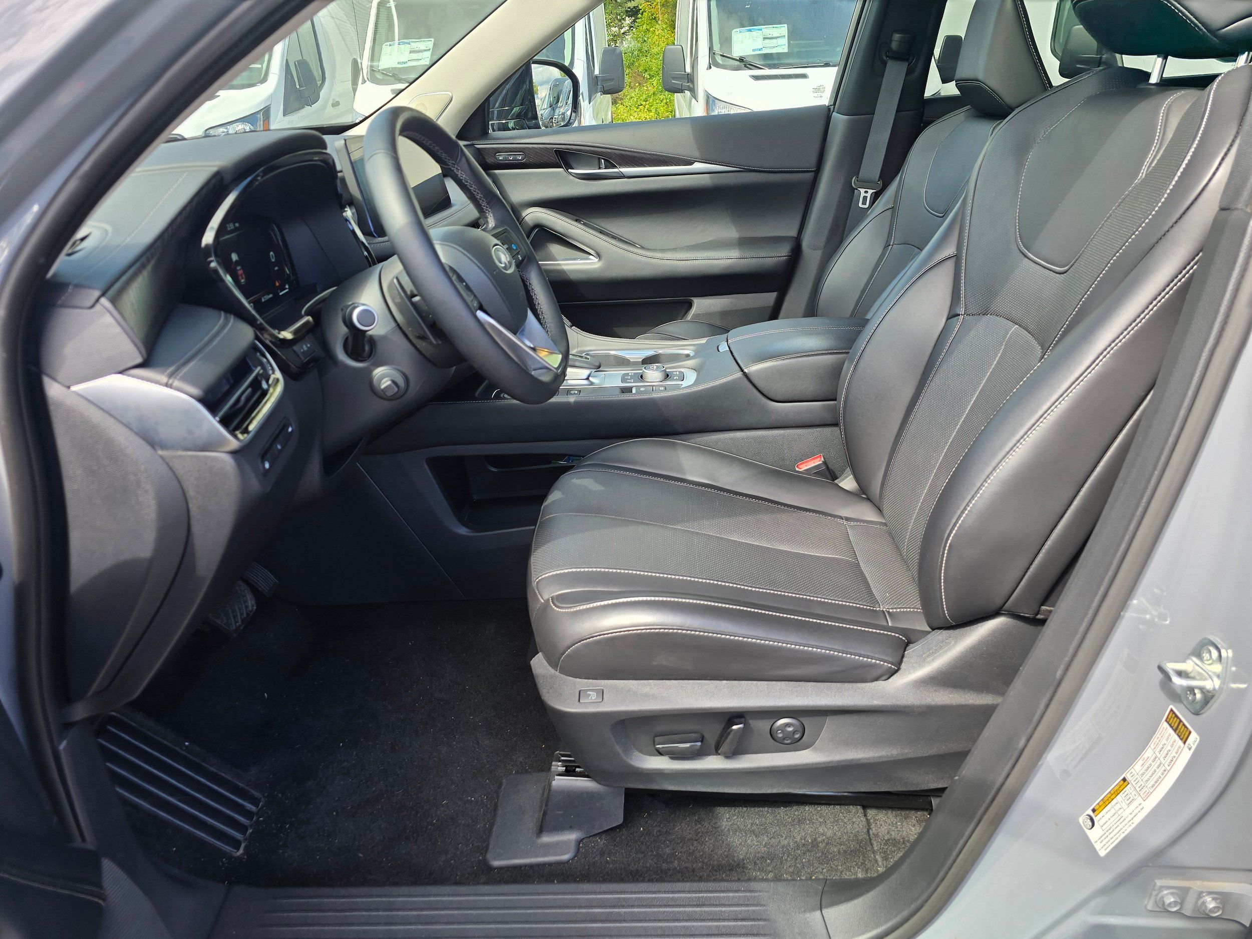 Used 2025 INFINITI QX60 Sensory w/ Vision Package AWD/4WD image 15