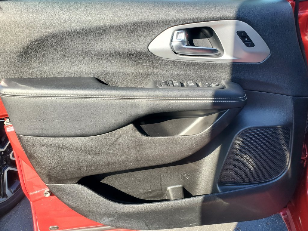 Used 2025 Chrysler Pacifica Limited AWD/4WD image 20