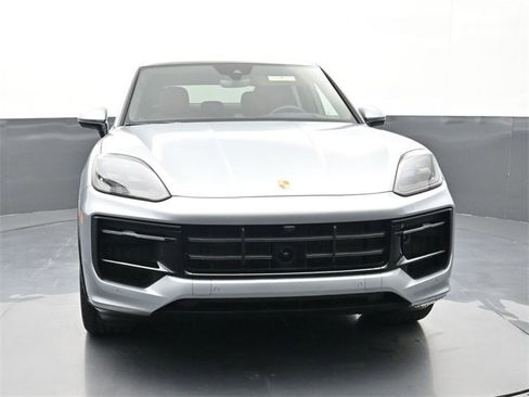 Certified 2025 Porsche Cayenne GTS image 28