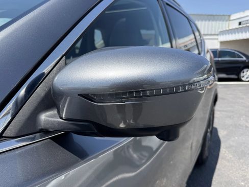 Used 2018 Nissan Rogue SL w/ Premium Package AWD/4WD image 10