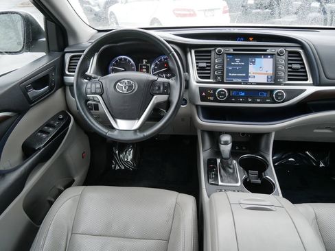 Used 2016 Toyota Highlander Limited image 12