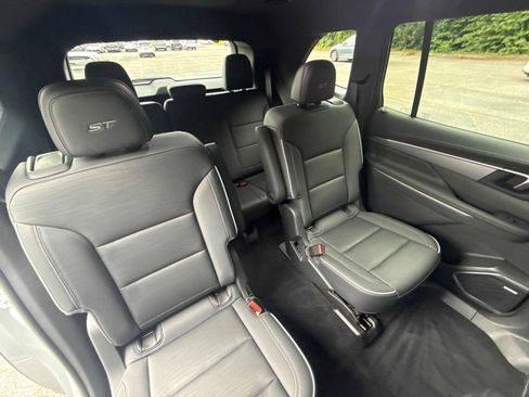 Used 2025 Buick Enclave Sport Touring FWD image 30