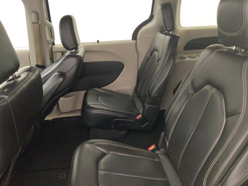 Used 2021 Chrysler Voyager Lxi FWD image 18
