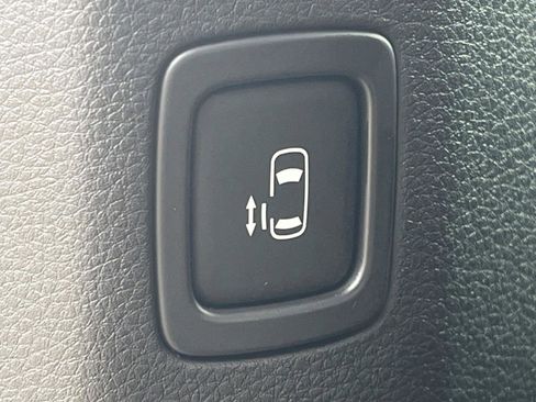 New 2026 Kia Carnival EX FWD image 22