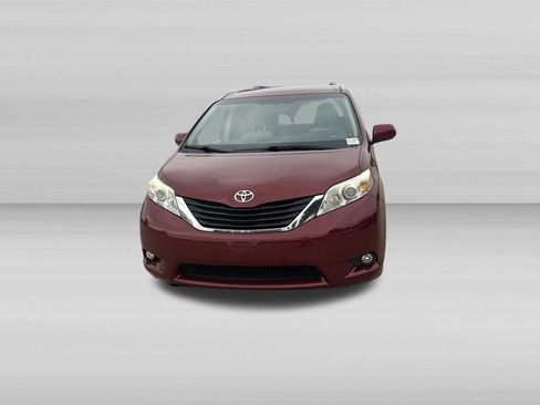 Used 2012 Toyota Sienna LE FWD image 8