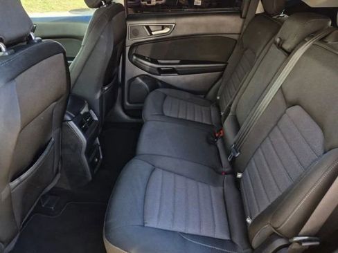 Used 2019 Ford Edge SE image 17