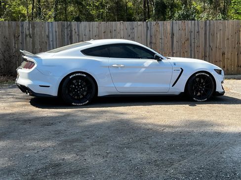 Used 2016 Ford Mustang Shelby GT350 w/ Technology Package image 10