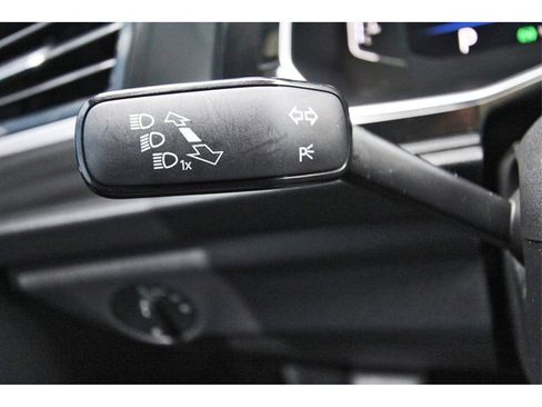 Used 2019 Volkswagen Jetta SEL w/ Cold Weather Package image 16