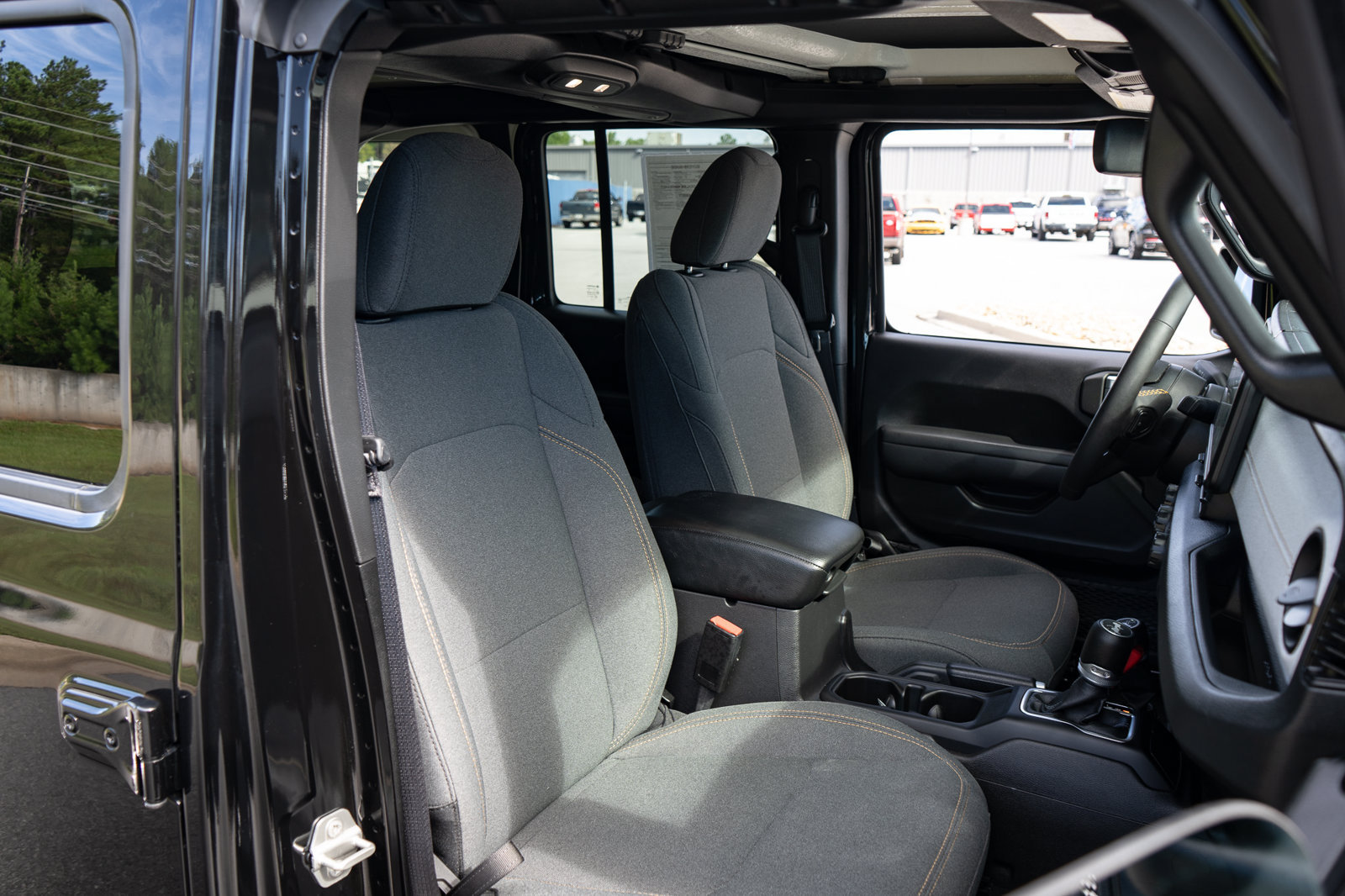 Used 2024 Jeep Wrangler Unlimited w/ Convenience Group AWD/4WD image 22