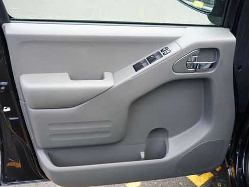 Used 2019 Nissan Frontier SV image 18