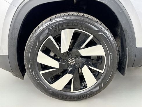 Certified 2024 Volkswagen Atlas Cross Sport SE w/ Panoramic Sunroof Package AWD/4WD image 29
