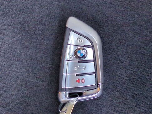 Used 2017 BMW 530i xDrive image 37