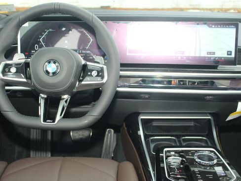 Used 2026 BMW 740i xDrive w/ Premium Package AWD/4WD image 18
