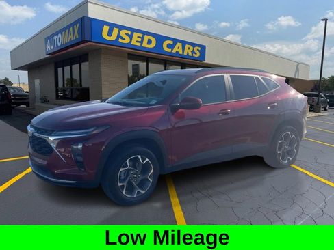 Used 2024 Chevrolet Trax LT w/ Driver Confidence Package FWD image 1