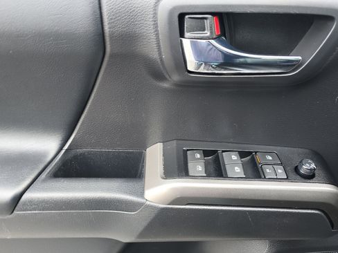 Used 2023 Toyota Tacoma Limited image 10