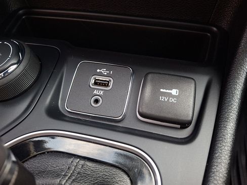 Used 2021 Jeep Cherokee Limited AWD/4WD image 24