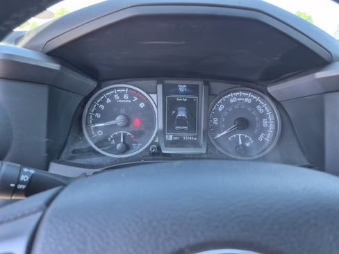 Used 2023 Toyota Tacoma TRD Off-Road w/ Advanced Technology Package AWD/4WD image 10