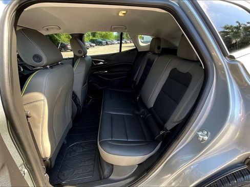 Used 2025 Chevrolet Trax ACTIV FWD image 7