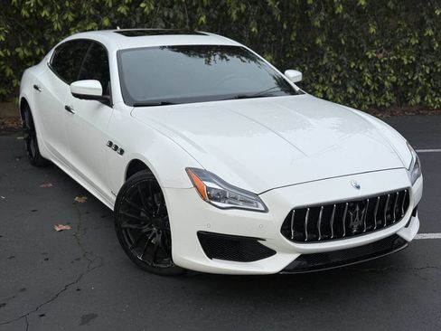 Used 2018 Maserati Quattroporte S GranSport image 2