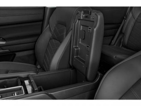 Used 2024 Nissan Pathfinder Platinum FWD image 17