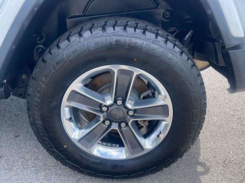 Used 2021 Jeep Wrangler Unlimited Sahara AWD/4WD image 14
