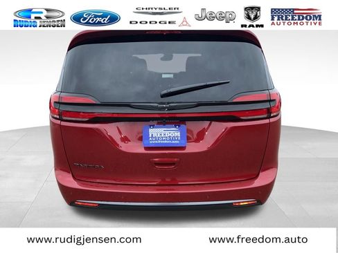 New 2026 Chrysler Pacifica Select image 8