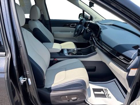 Certified 2025 Kia Carnival SX Prestige FWD image 11