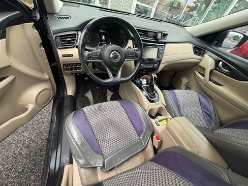 Used 2017 Nissan Rogue SV w/ SV Premium Package FWD image 9