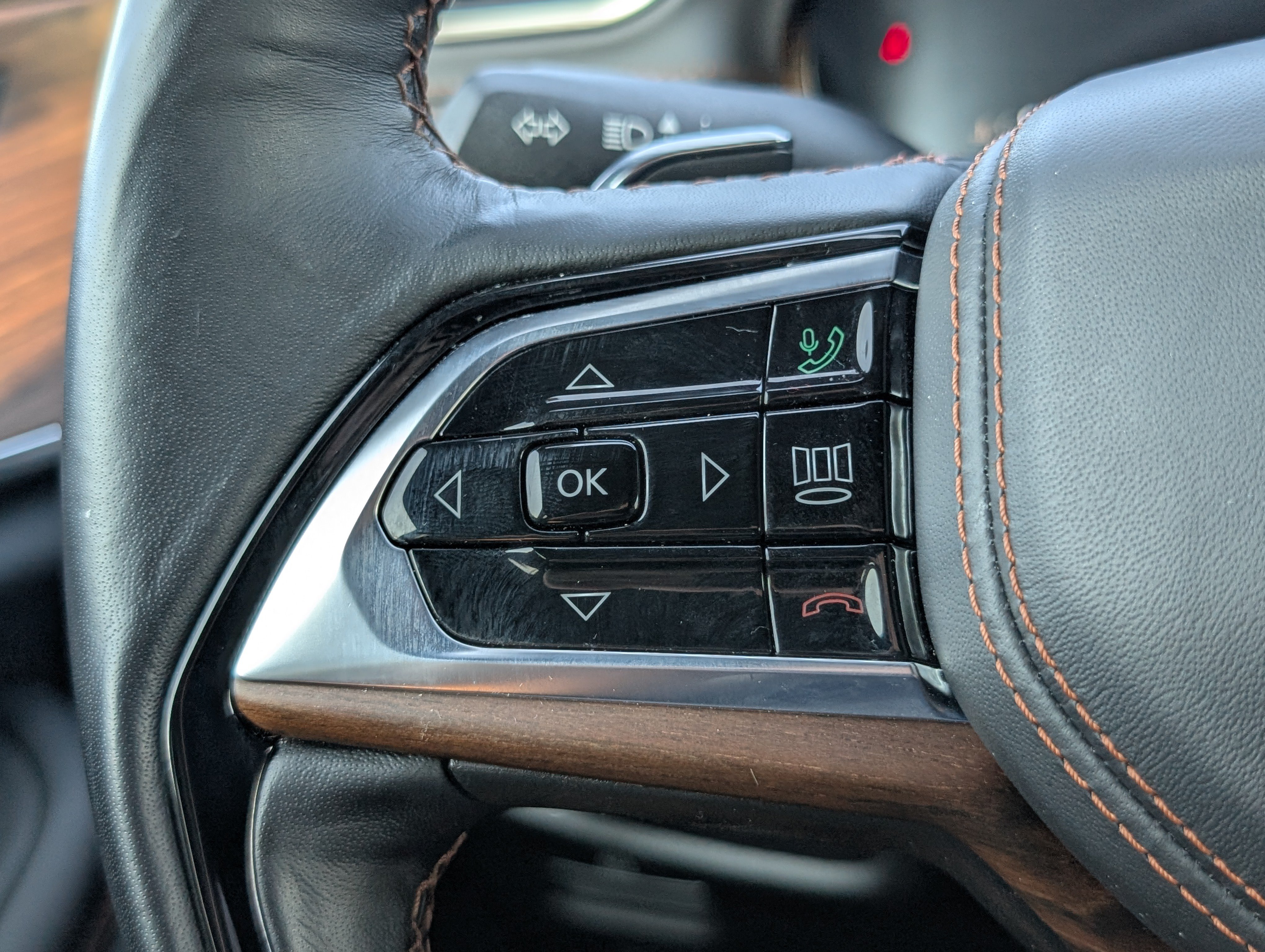 Used 2025 Jeep Grand Cherokee Summit w/ Obsidian Package AWD/4WD image 26