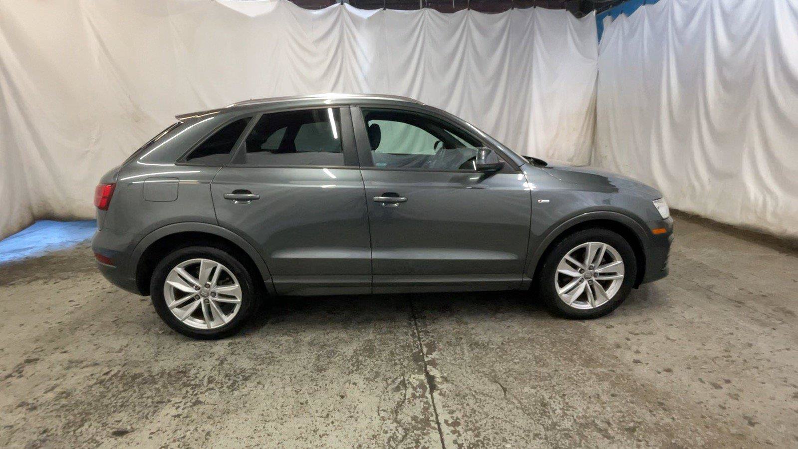 Used 2018 Audi Q3 2.0T Premium w/ Convenience Package AWD/4WD image 4