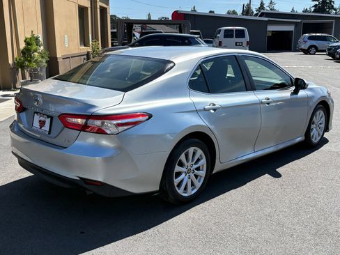 Used 2018 Toyota Camry LE w/ Moonroof Package FWD image 7