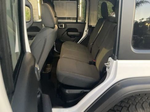 Used 2024 Jeep Wrangler Unlimited image 21