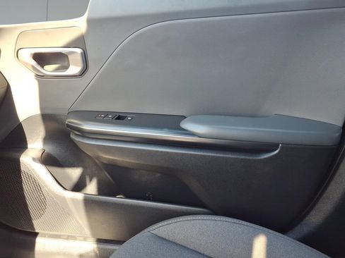Used 2025 Kia K4 FWD image 23