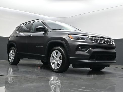 Used 2022 Jeep Compass Latitude AWD/4WD image 35