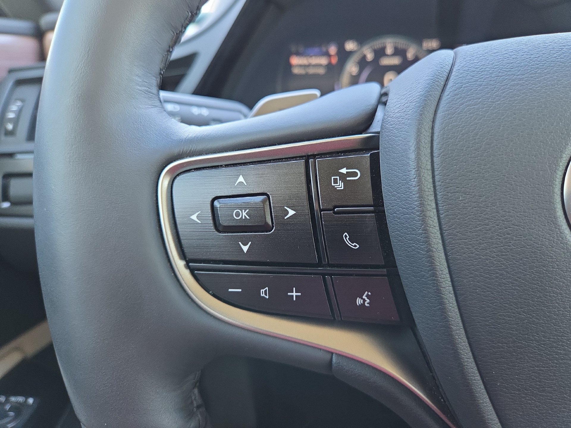 Used 2024 Lexus ES 350 w/ Technology Package FWD image 19