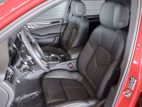 Used 2026 Porsche Macan image 5