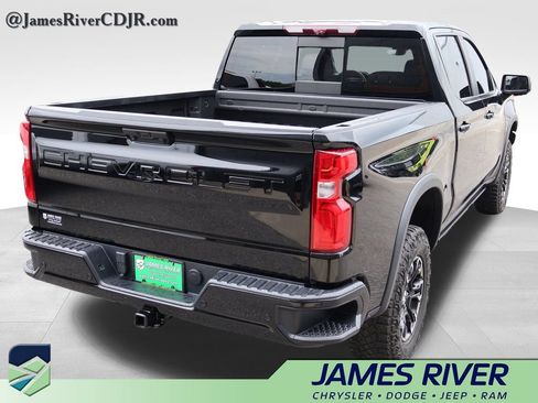 Used 2023 Chevrolet Silverado 1500 ZR2 w/ Technology Package AWD/4WD image 5