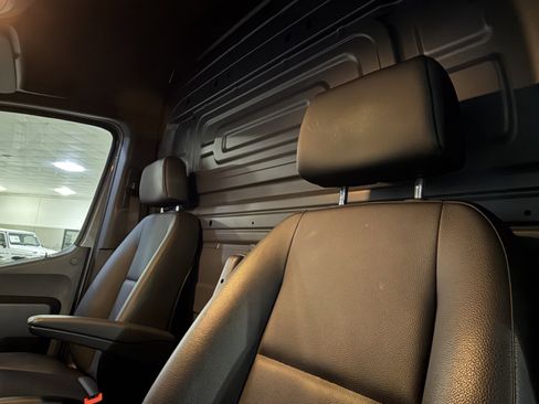 Used 2023 Mercedes-Benz Sprinter 2500 image 20
