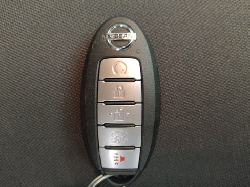 Used 2021 Nissan Versa SV FWD image 32