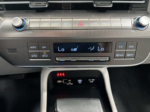 Used 2024 Hyundai Kona SEL AWD/4WD image 17