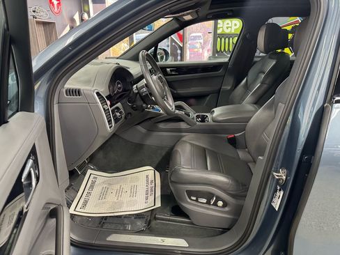 Used 2019 Porsche Cayenne S image 10