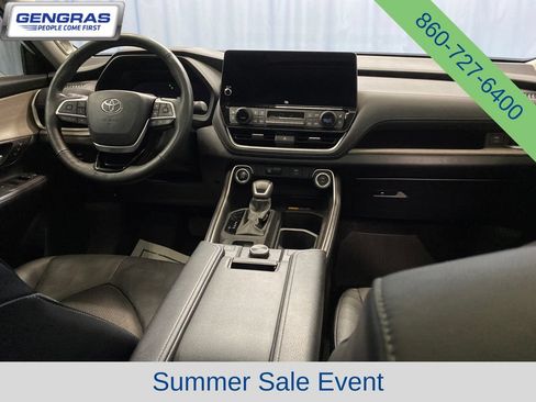 Used 2024 Toyota Grand Highlander AWD image 42