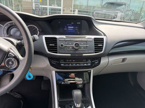 Used 2017 Honda Accord LX image 9