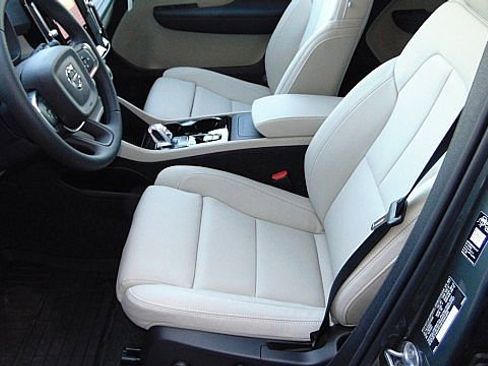 New 2026 Volvo XC40 B5 Ultra w/ Climate Package image 14